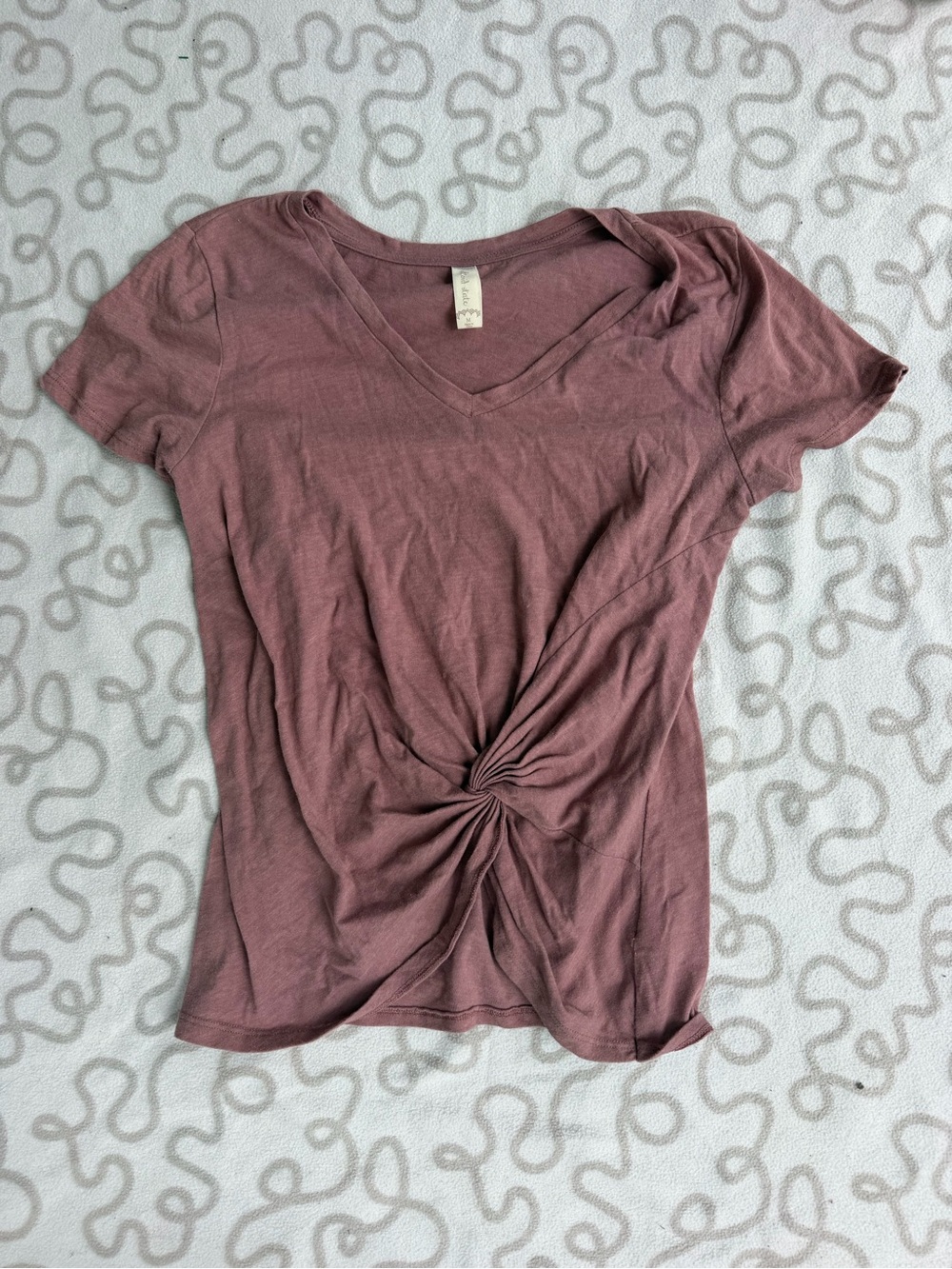 Altar'd State Mauve Twist-Front V-Neck Tee